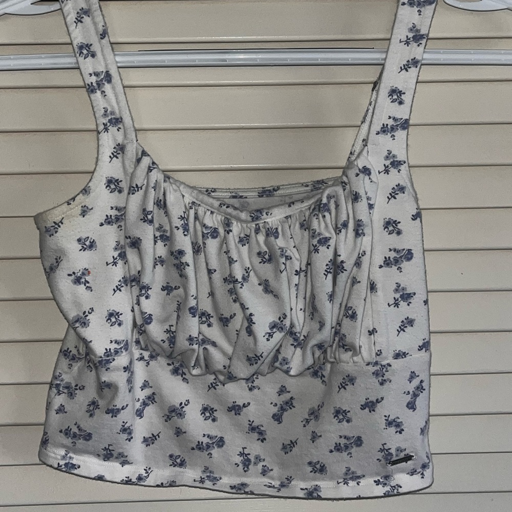 Hollister crop top blue and white flower top